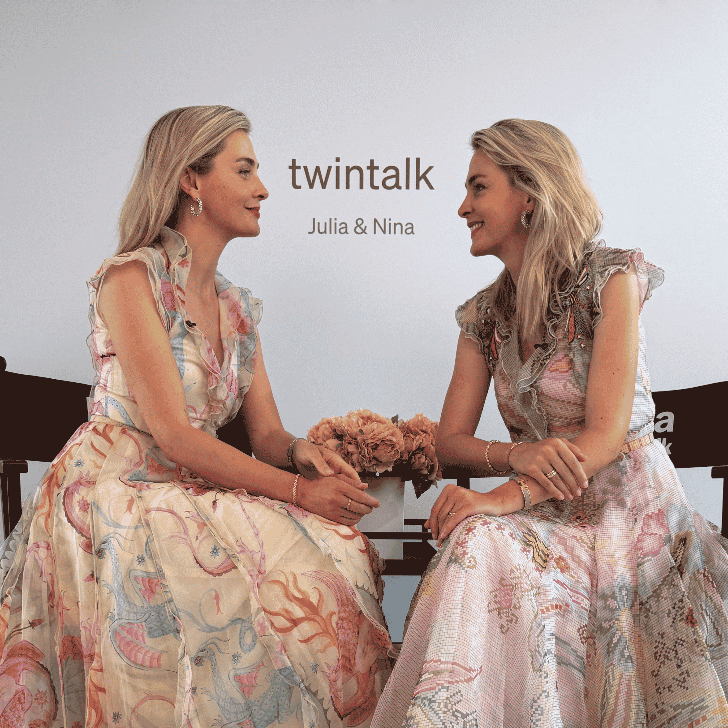 Julia und Nina Meise sprechen im Podcast twintalk über Ehe und ihre Zwillingsbeziehung.
